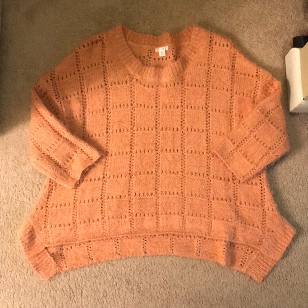 XHILARTION Peach Sweater - Size Med